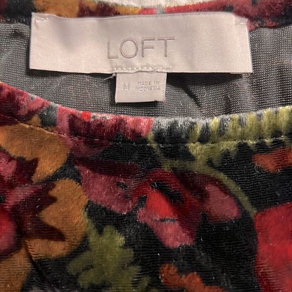 Loft velvet flowered top- size M - Picture 6 of 6